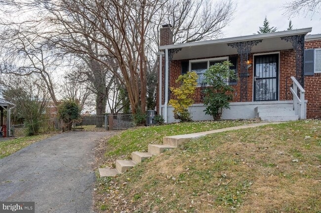 Building Photo - 3903 Fairview Dr