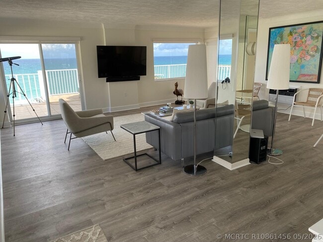 Building Photo - 3030 S Ocean Blvd