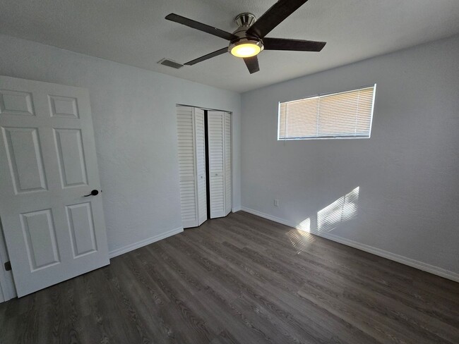 Building Photo - Available For IMMEDIATE Move-In! Remodeled...