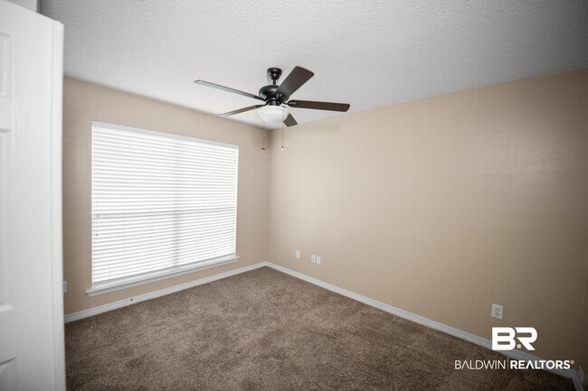 Building Photo - 13097 Concord Dr E