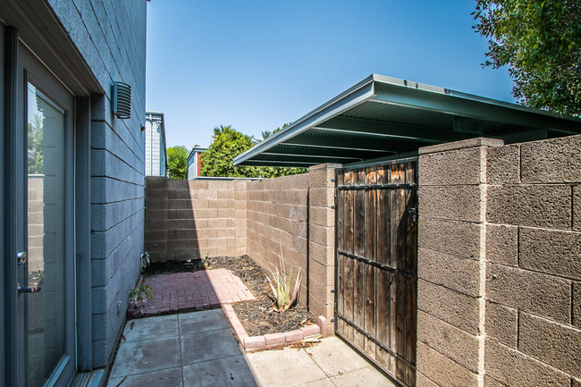 Building Photo - 2BR/2BA Loft Townhome 7th Ave/Camelback, $...