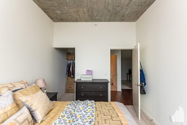 Building Photo - 2 bedroom in Chicago IL 60605