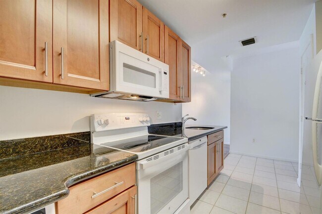 Building Photo - 2020 Greenview Shores Blvd