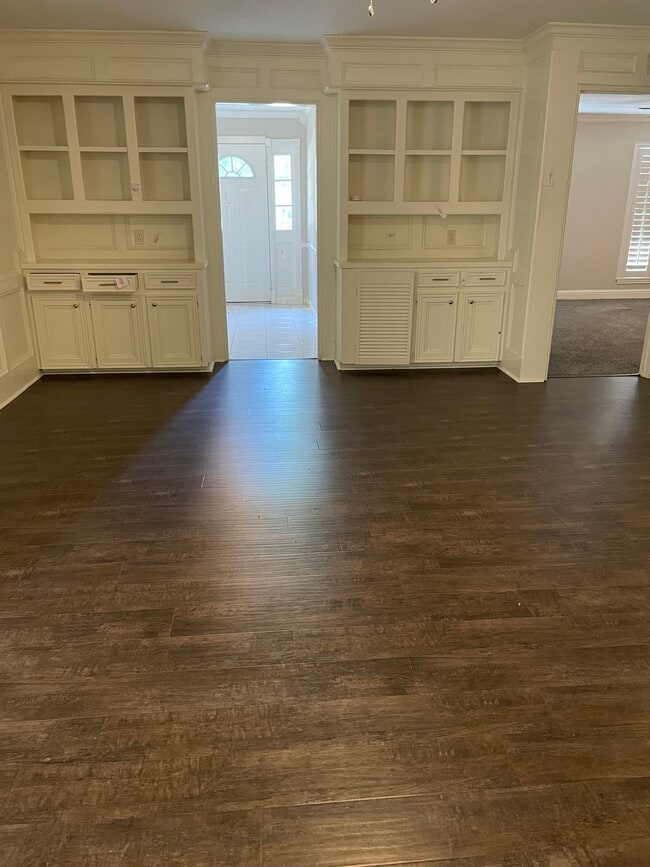 Building Photo - 2058 Shadow Rock Dr