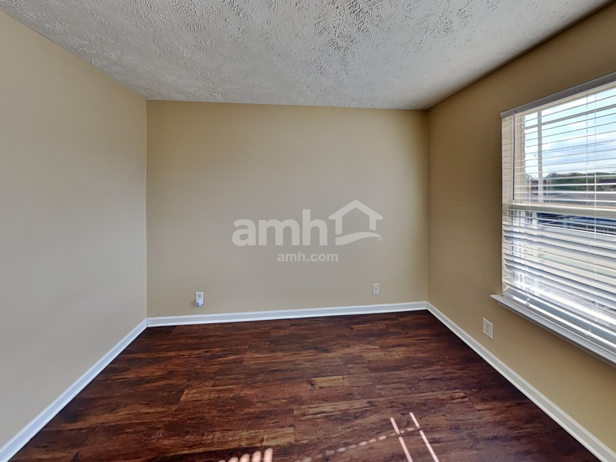 Building Photo - 313 School House Ct