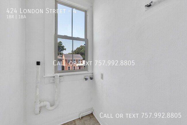 Building Photo - 424 London St