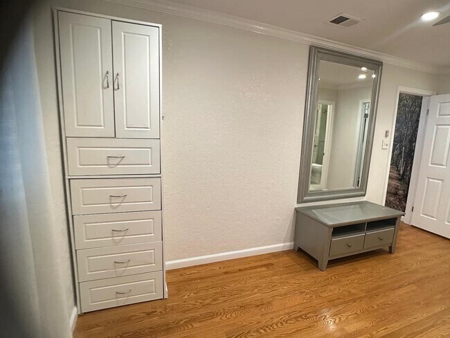 Building Photo - 101 Linden Ave