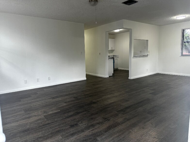 Building Photo - 10871 NW 45th St