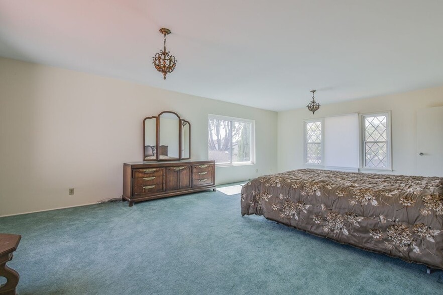 Building Photo - 3744 Pine Ave