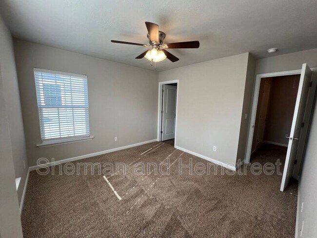 Building Photo - 660 Dobhill Ln