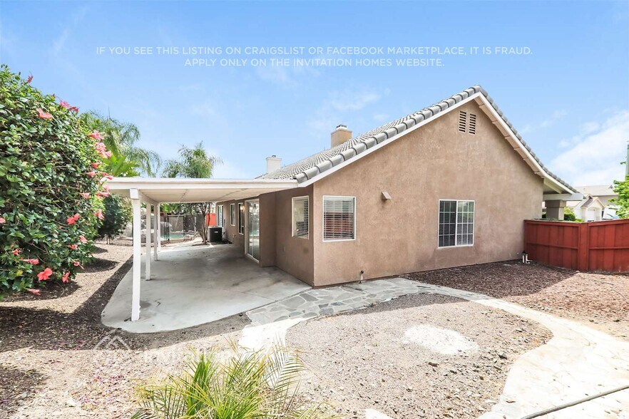 Building Photo - 15128 Versailles St