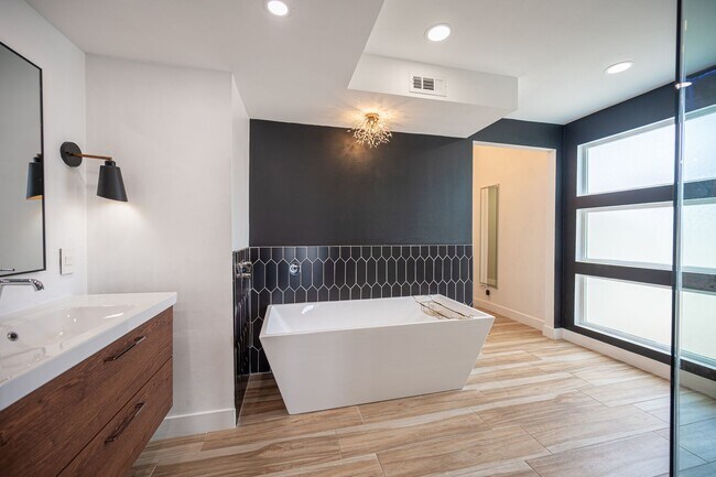 Building Photo - European-inspired Mid-Century Henderson Home!