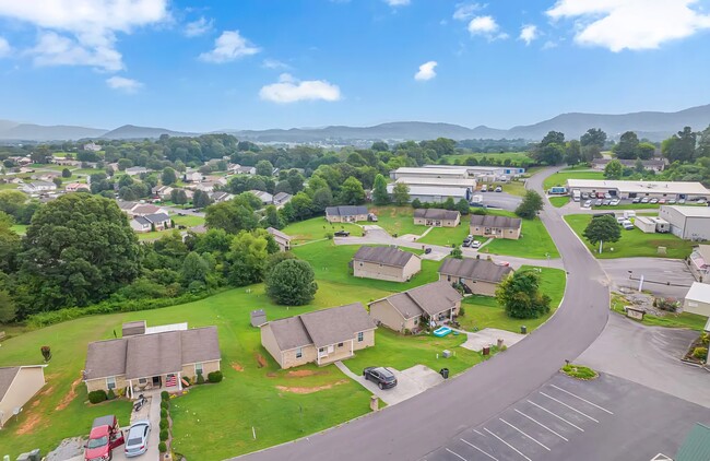 Building Photo - 1863 Country Meadows Dr