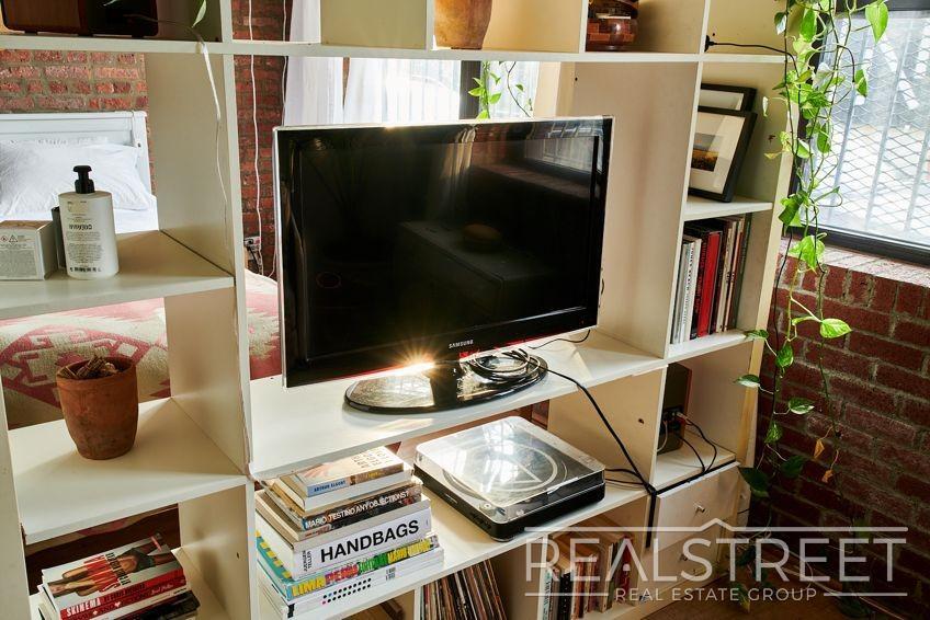 Building Photo - Spacious LOFT in Williamsburg!