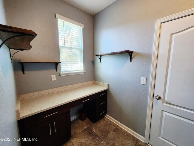 Building Photo - 99 Bush Pl