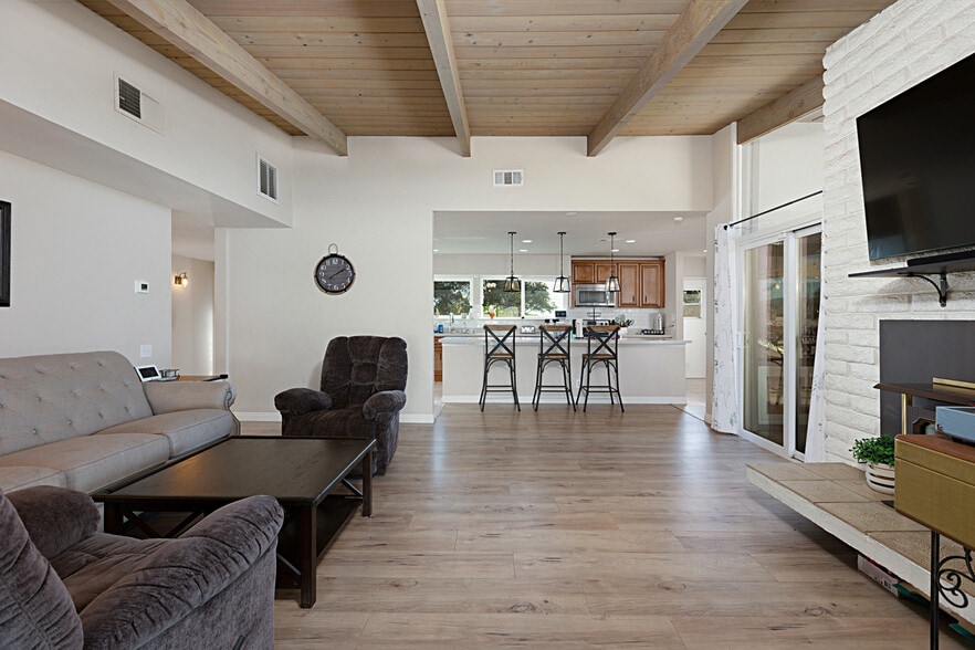 Building Photo - 1720 Via Entrada