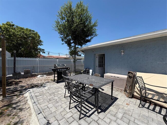 Building Photo - 2926 W St John St