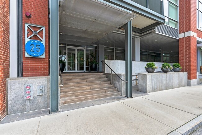 Building Photo - 25 Channel Center St