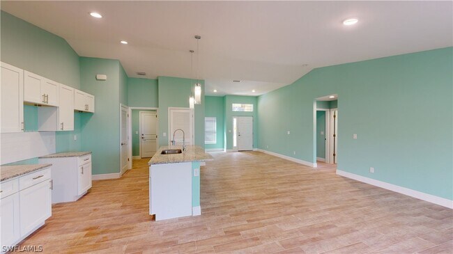 Building Photo - 621 NW 7th Pl