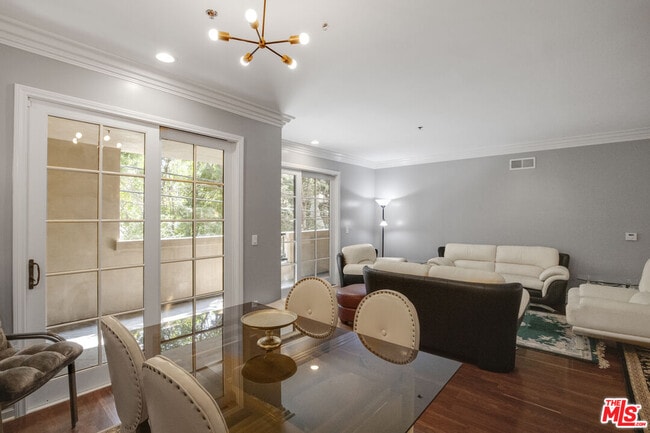 Building Photo - 850 Croft Ave