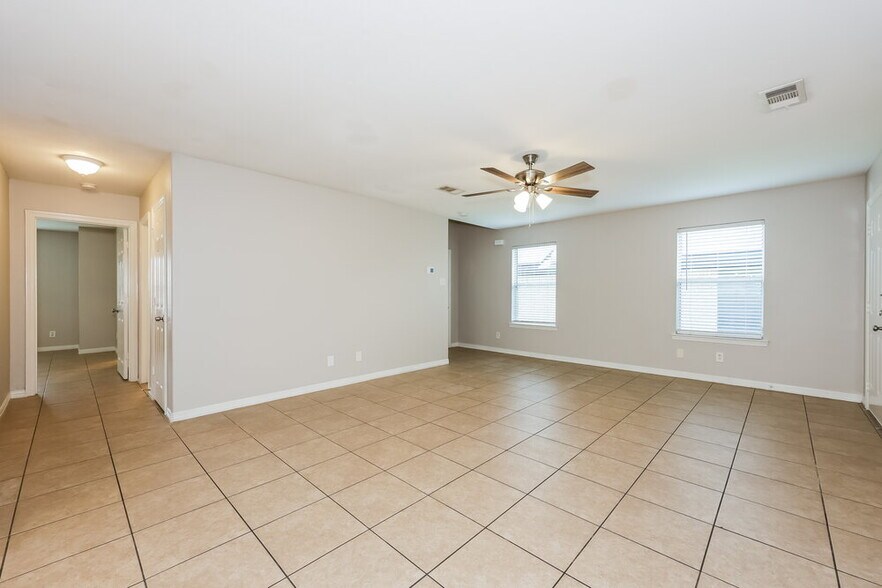 Building Photo - 3004 Lawndale Dr