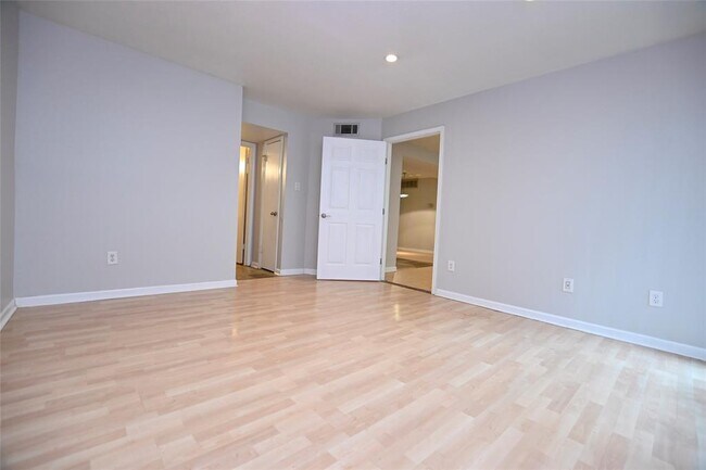 Building Photo - 8423 Hearth Dr