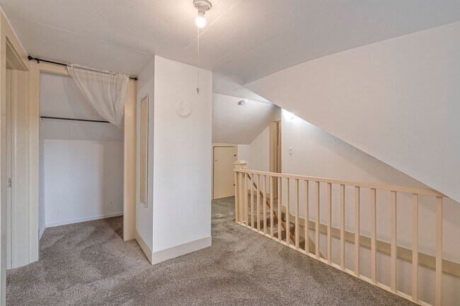 Building Photo - Charming bungalow
