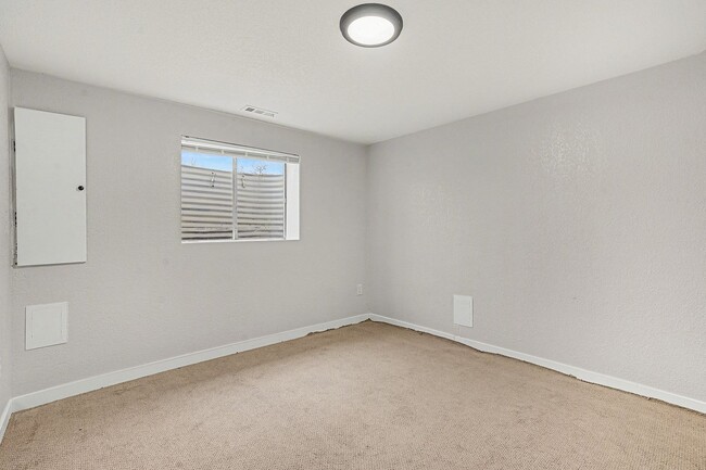 Building Photo - Renovated Duplex Available in Arvada!