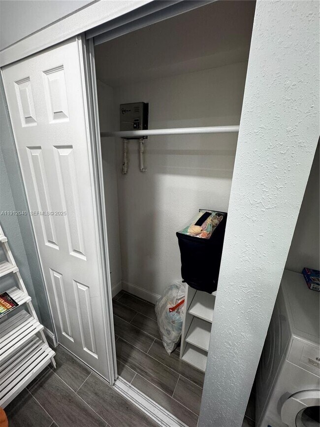 Building Photo - 228 Orchid St