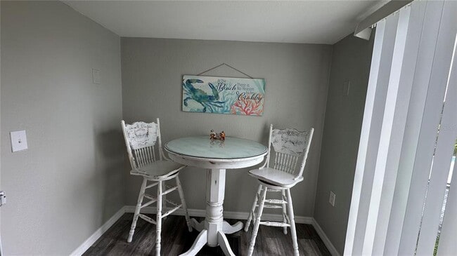 Building Photo - 526 Alta Vista