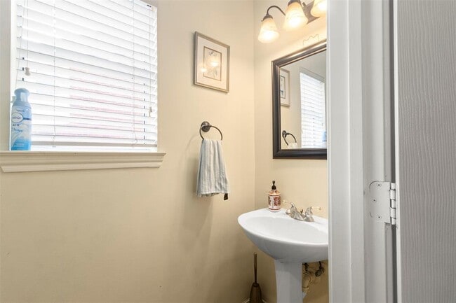 Building Photo - 5803 Song Ridge Ct