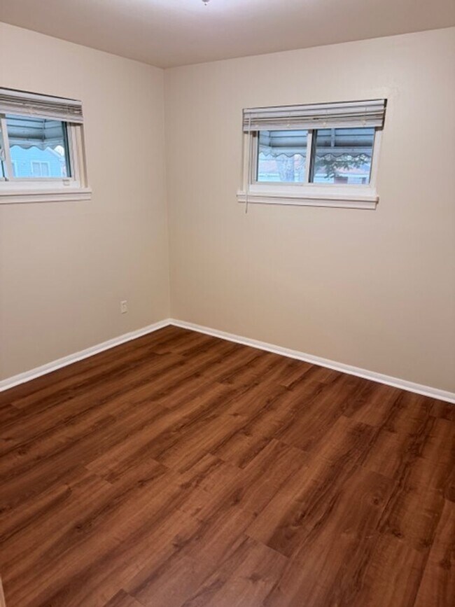 Building Photo - Freshly Transformed 3 Bed Home with Modern Upgrades!