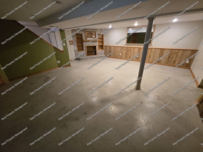 Building Photo - Three Bedroom Ranch w/ Finished Basement