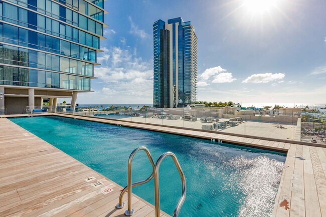 Primary Photo - 1001 Queen St