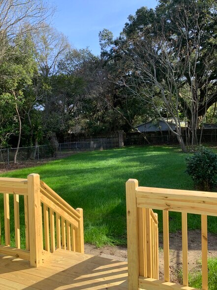 Building Photo - 111 Ellinor St