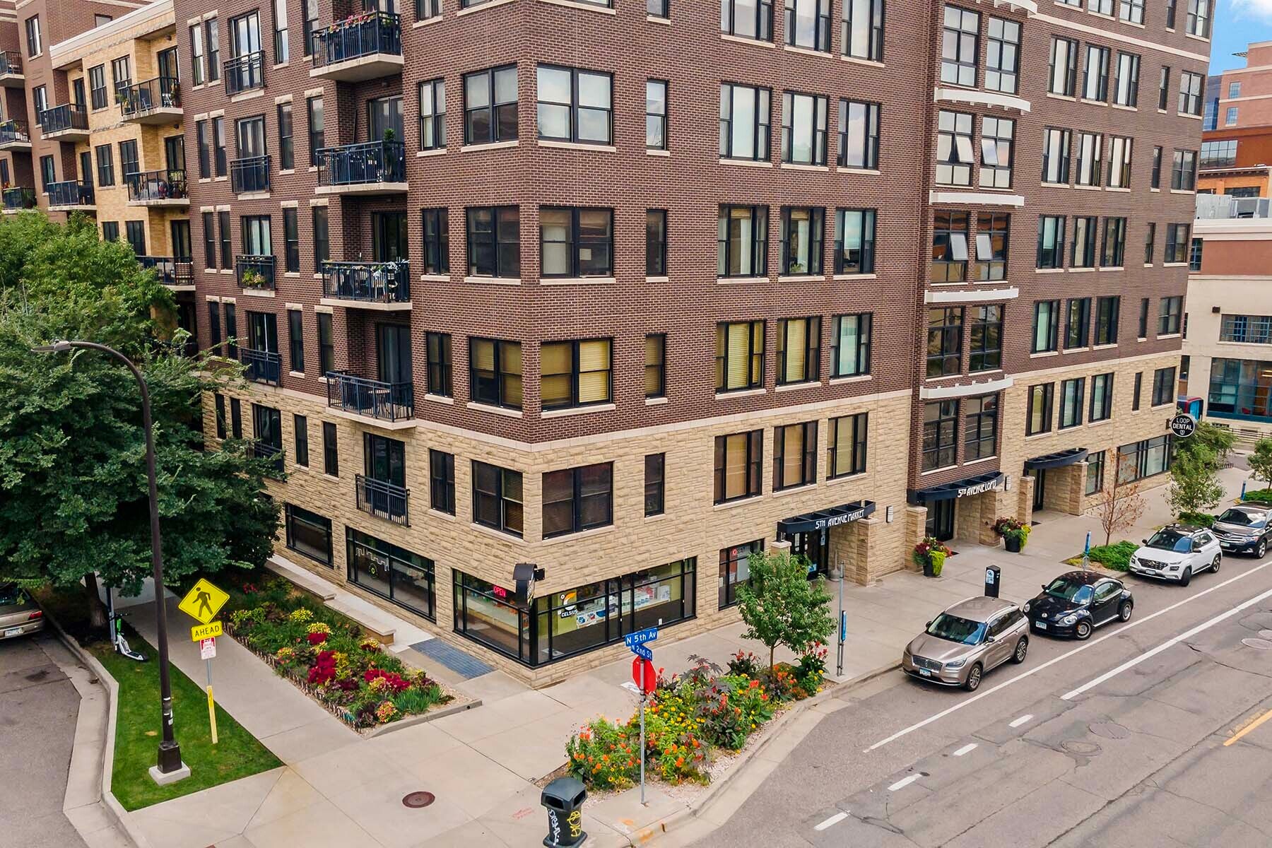 Building Photo - 660 N 2nd St