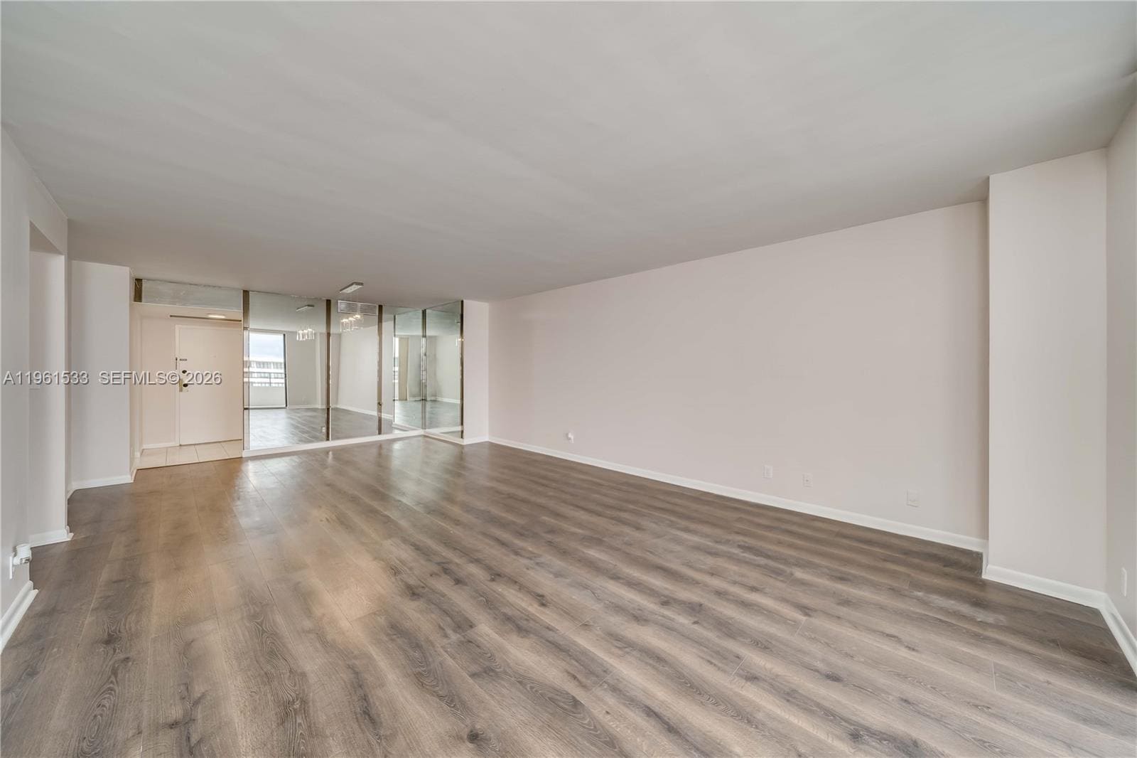 Building Photo - 2500 Parkview Dr