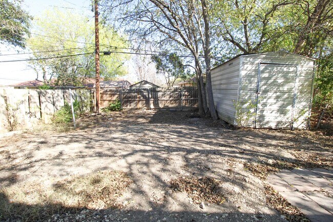 Building Photo - 1031 Fabulous Dr