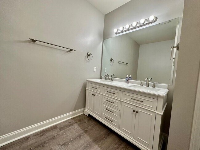 Building Photo - 5135 Cactus Cove Ln