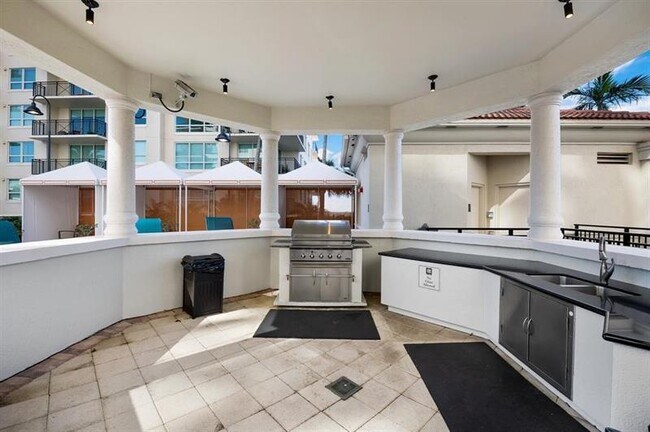 Building Photo - 610 W Las Olas Blvd