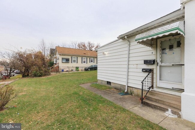 Building Photo - 17 2nd Ave