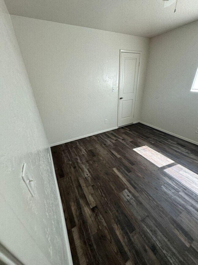 Building Photo - Bridge