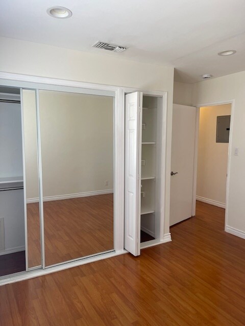 Building Photo - 530 N Van Ness Ave