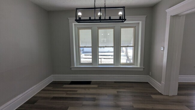 Building Photo - Welcome to this newly renovated, 3-bedroom home located in the heart of Akron