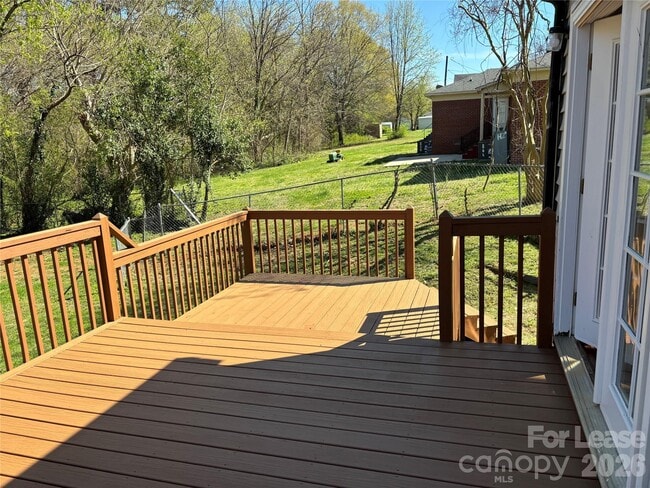 Building Photo - 194 Lawing St