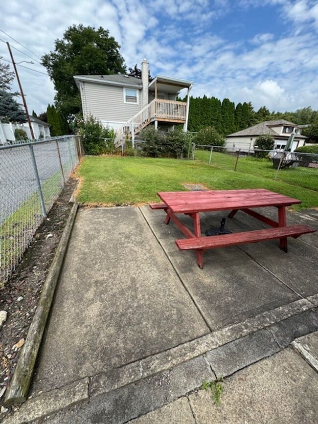 Building Photo - 3 Bedroom in Plains