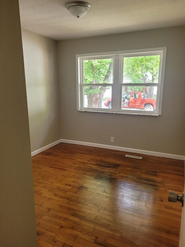 Building Photo - Available May 2nd