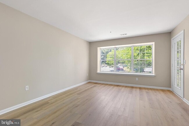 Building Photo - 1741 Braken Ave