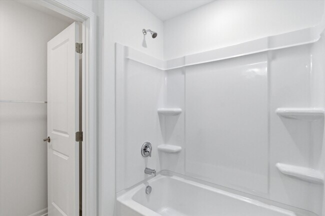 Building Photo - 709 Risdon Trail S