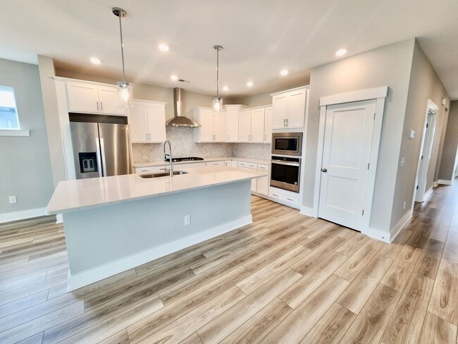 Building Photo - Like new in Midtown - 3 bedrooms plus additional flex spaces - Nexton